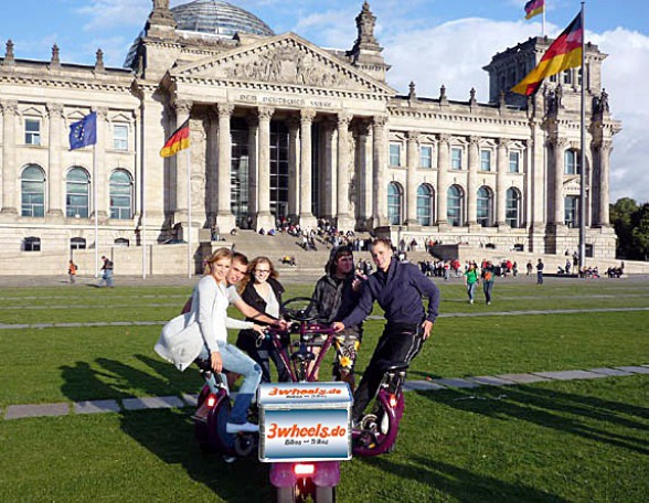 Reichstag mit Berlin Gruppenrad Spaß auf dem Conference-Bike Berlin